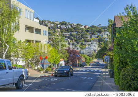 SAN FRANCISCO,USA - APRIL 18,2018 : View of the beautiful house on the hill in the city of Sausalito, San Francisco,CA on April 18,2018. 80826068