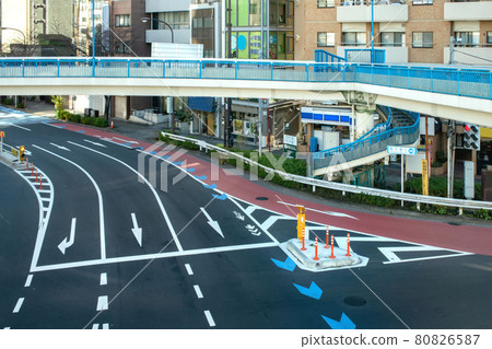在明治通和駒澤通的澀谷橋可以隨時左轉的十字路口 80826587