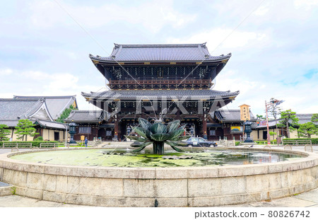 京都東本願寺的御影堂門 京都東本願寺的御影堂門 80826742