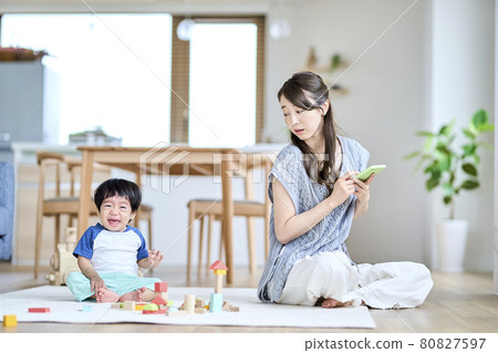 An unpleasant one-and-a-half-year-old son An unpleasant one-and-a-half-year-old son 80827597