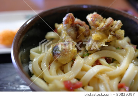 贊岐烏冬面和章魚天婦羅 80829397