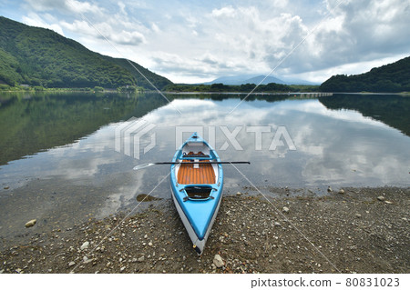 Lake Shoji and canoe Lake Shoji and canoe 80831023
