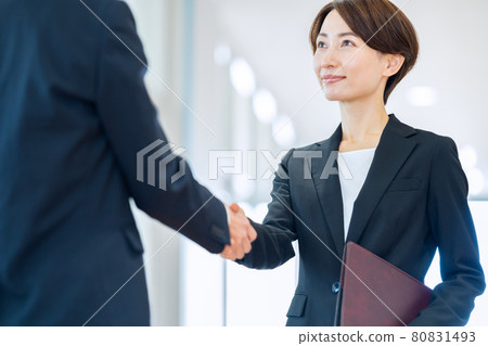 會議團隊握手商務商務商務辦公拍攝合作：中央技校附屬日本語學校 80831493