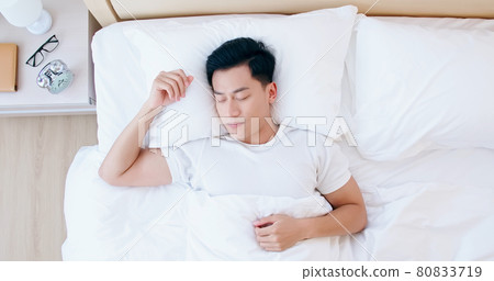 man sleeping well in bed 80833719
