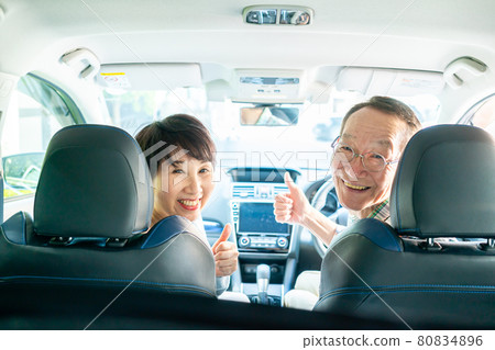 Senior couple car EV drive 80834896
