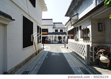 講述城下町歷史的松本中町商店街的街景和倉庫,以及生子城牆 講述城下町歷史的松本中町商店街的街景和倉庫,以及生子城牆 80836229