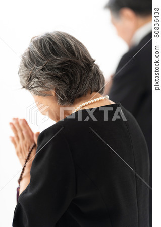 Senior funeral gassho 2 people Senior funeral gassho 2 people 80836438