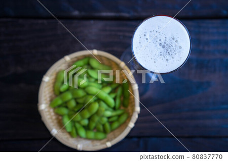 早上收穫的青豆 80837770