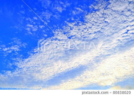 七月鱗雲和虹彩雲 80838020