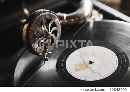 Vintage phonograph with black vinyl record Vintage phonograph with black vinyl record 80842693