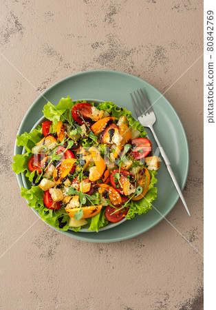 Tomato, pineapple and lettuce salad 80842769