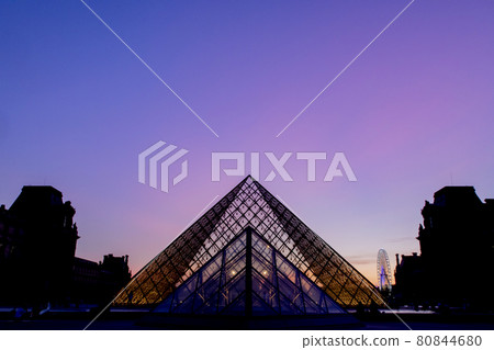 Louvre Museum Paris evening view 80844680
