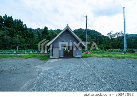 JR Iiyama Line Uchigamaki Station (Ojiya City, Niigata Prefecture) JR Iiyama Line Uchigamaki Station (Ojiya City, Niigata Prefecture) 80845098