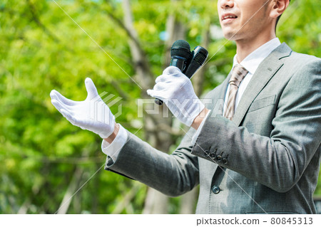 Image of an election candidate giving a street speech 80845313