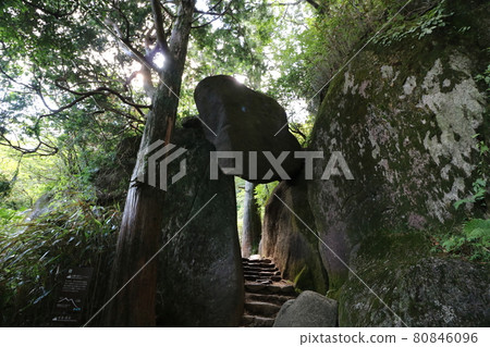 Benkei's Seven Return Rocks on the Hakuunbashi Course on Mt. Tsukuba, Ibaraki Prefecture Benkei's Seven Return Rocks on the Hakuunbashi Course on Mt. Tsukuba, Ibaraki Prefecture 80846096
