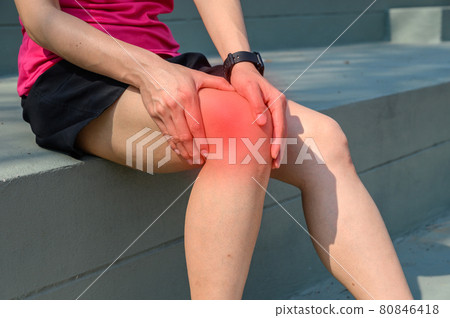 Close up of woman runner suffering from Iliotibial Band Syndrome (ITB). It cause from overuse injury causing pain on the outside part of the knee and outer thigh. Close up of woman runner suffering from Iliotibial Band Syndrome (ITB). It cause from overuse injury causing pain on the outside part of the knee and outer thigh. 80846418
