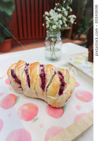 purple sweet potato bread or bun ,bread or sweet potato bread purple sweet potato bread or bun ,bread or sweet potato bread 80848696