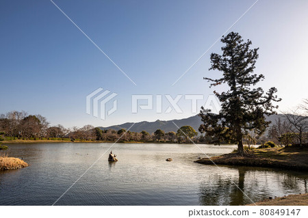Daikakuji Monzeki, clear air in early spring and Osawa Pond Daikakuji Monzeki, clear air in early spring and Osawa Pond 80849147