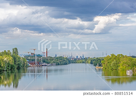 Picture of the skyline of Frankfurt am Main taken from a great distance from the Main lock Eddersheim in the evening light 80851514