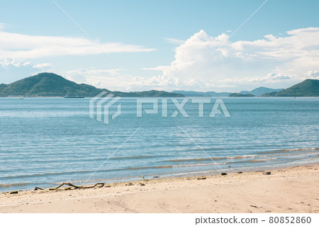 [Summer] Scenery of the blue sea and sky with cumulonimbus clouds in Kagawa Prefecture 80852860