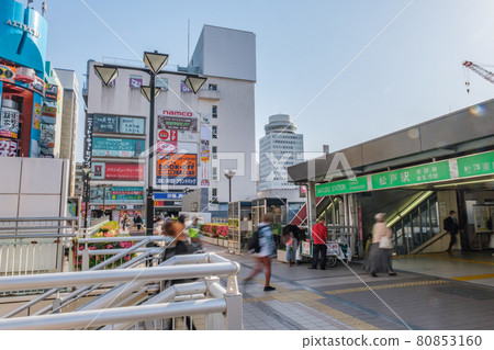 城市景觀：千葉縣松戶市松戶站東口前的步行街和鬧市區 80853160