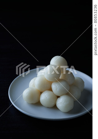 Tsukimi dumplings 80853236