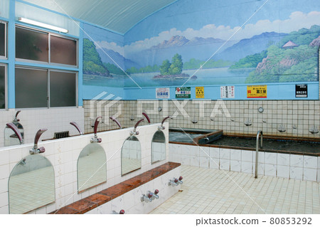 Town public bath 80853292