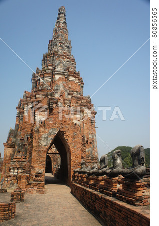 Chaiwatthanaram temple in Ayutthaya, Thailand Chaiwatthanaram temple in Ayutthaya, Thailand 80856565