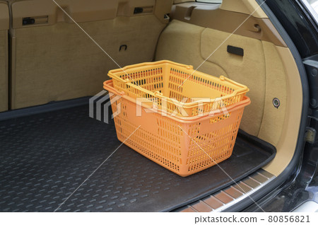 Regicago loaded in the car 80856821