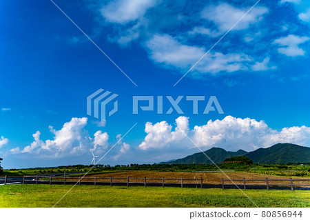 Summer sky 80856944