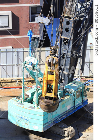 Construction site Foundation work Hammer grab for excavation Construction site Foundation work Hammer grab for excavation 80858011