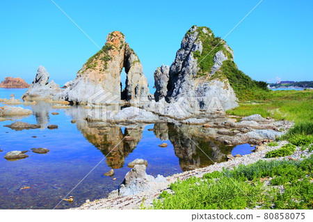 Couple rock of the shichiura coast 80858075