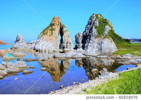 Nanaura Coast Meotoiwa on Sado Island 80858076