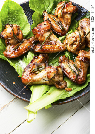 BBQ Chicken Wings on lettuce leaves 80861134
