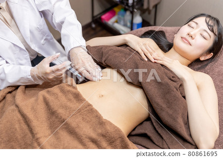 Women undergoing cosmetic surgery (fat dissolving injection, abdomen) 80861695
