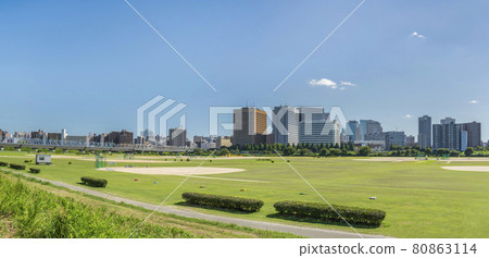 Scenery of buildings in front of Kawasaki Station and green space on the Tama River [Kawasaki City, Kanagawa Prefecture, Ota Ward, Tokyo] 80863114