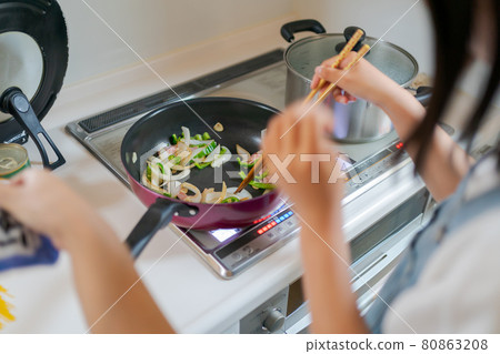 Fried vegetables 80863208