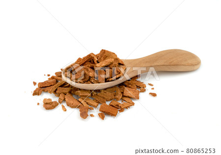 cinnamon sticks and powder with wooden spoon isolated on white background cinnamon sticks and powder with wooden spoon isolated on white background 80865253