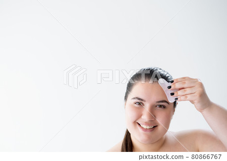 face lifting plus size woman wrinkle rejuvenation 80866767