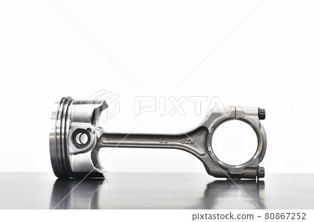 Piston of automobile engine 80867252
