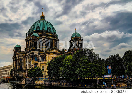 Exterior view to Berlin Cathedral, Germany Exterior view to Berlin Cathedral, Germany 80868281