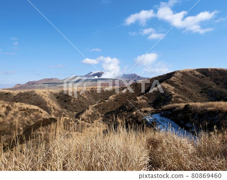 九州的活火山、阿蘇/冬天的中岳(熊本縣) 九州的活火山、阿蘇/冬天的中岳(熊本縣) 80869460