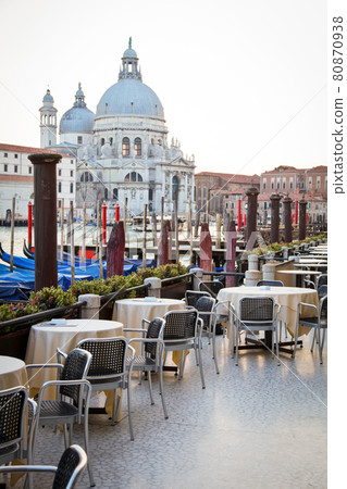 Street cafe in Venice Street cafe in Venice 80870938