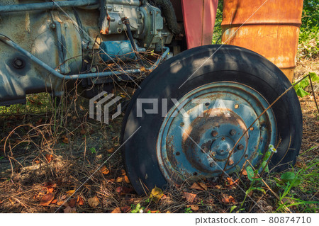 Broken tractor tire 80874710