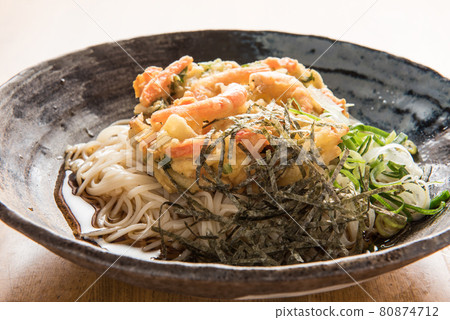 用冷麥製作的滿滿蝦的柿子冷面 80874712