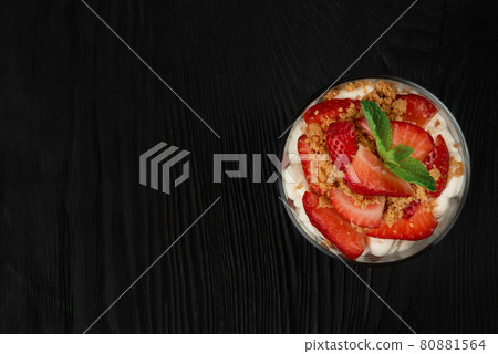 Strawberry with cookie and cream dessert Strawberry with cookie and cream dessert 80881564