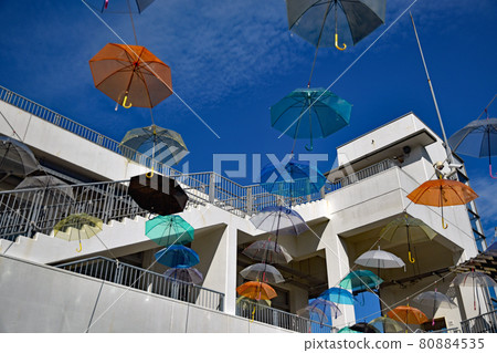 A rainbow hangs in the summer sky. Awaji Island National Akashi Kaikyo Park Reinbo Anburera 80884535