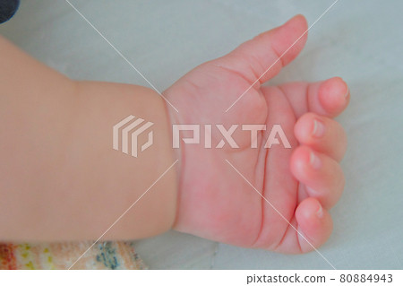 Baby little cute hands Baby little cute hands 80884943
