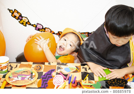 A child 80885978
