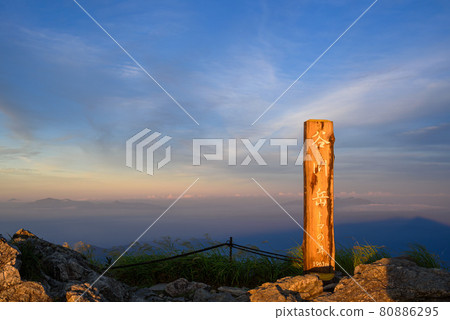 Tanigawadake Toma's ear pillar at dusk 80886295